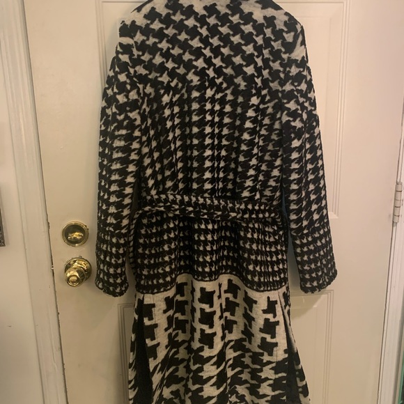 SOLD——Anthropologie Black and White Houndstooth Women’s Sweater Coat - Picture 9 of 12
